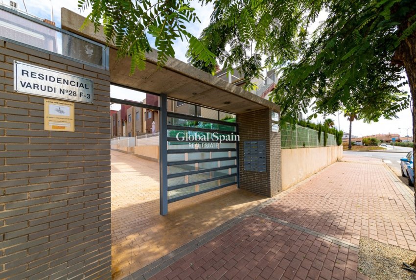 Wiederverkauf - HAUS -
TORREVIEJA - Sector 25