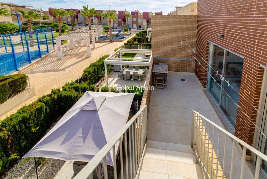 Wiederverkauf - HAUS -
TORREVIEJA - Sector 25