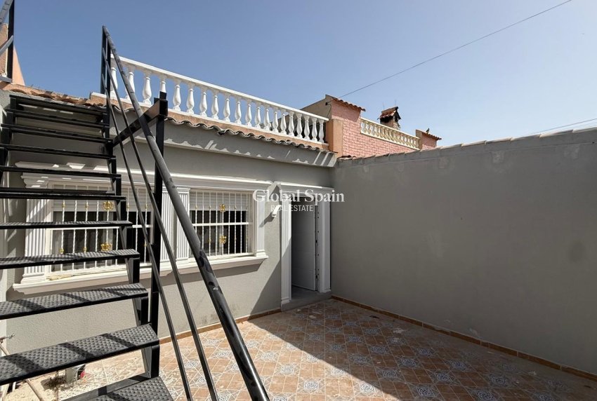 Wiederverkauf - HAUS -
TORREVIEJA - Torreta Florida