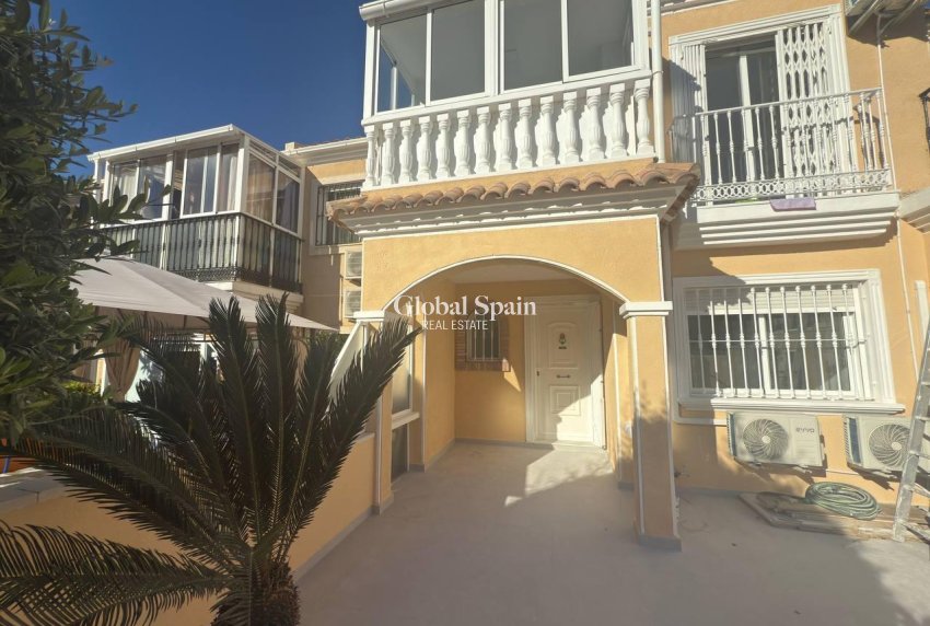 Wiederverkauf - HAUS -
TORREVIEJA - Zona Los Frutales