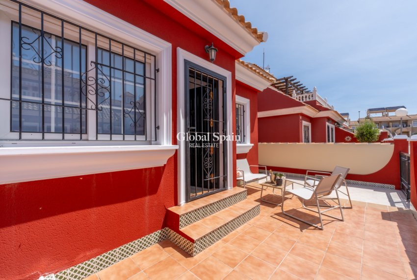 Wiederverkauf - HAUS -
VILLAMARTÍN - Costa Blanca