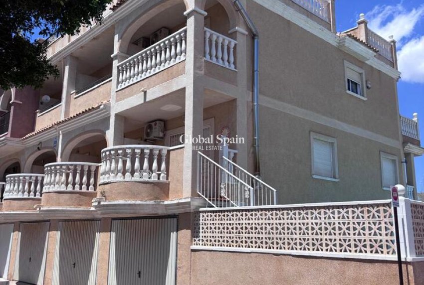 Wiederverkauf - HAUS -
VILLAMARTÍN - Costa Blanca