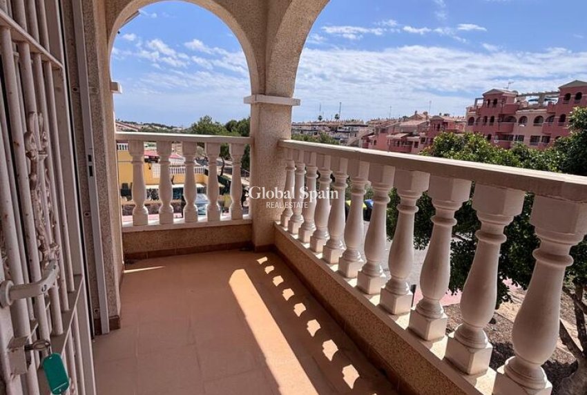 Wiederverkauf - HAUS -
VILLAMARTÍN - Costa Blanca