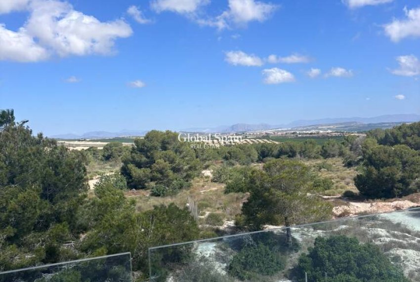 Wiederverkauf - HAUS -
VILLAMARTÍN - Costa Blanca