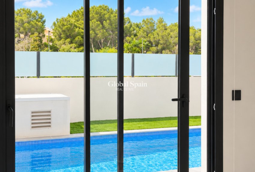 Wiederverkauf - HAUS -
VILLAMARTÍN - Costa Blanca