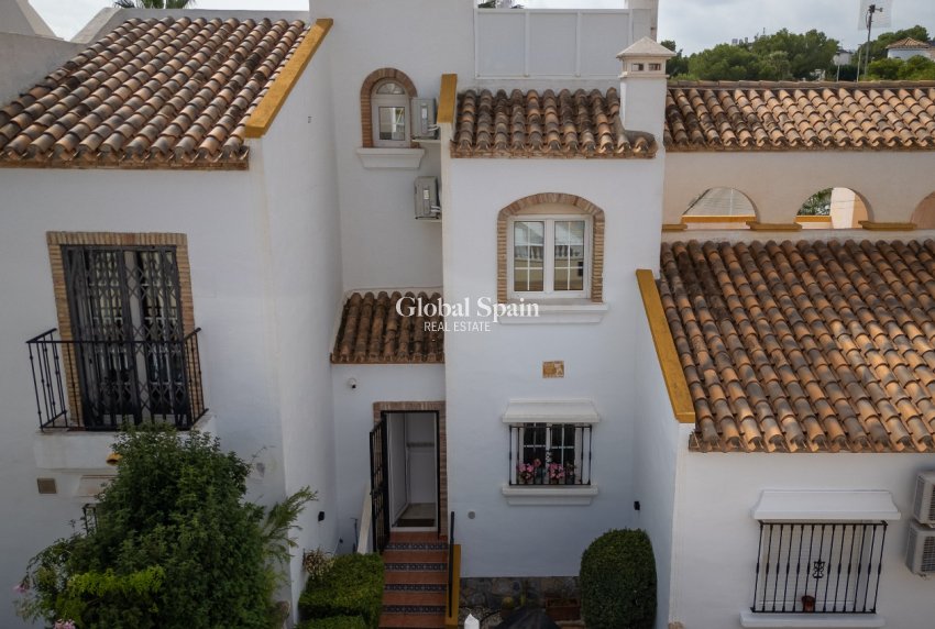 Wiederverkauf - HAUS -
VILLAMARTÍN - Costa Blanca