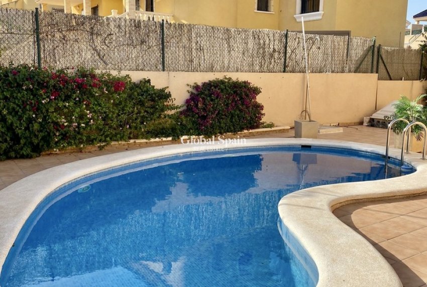 Wiederverkauf - HAUS -
VILLAMARTÍN