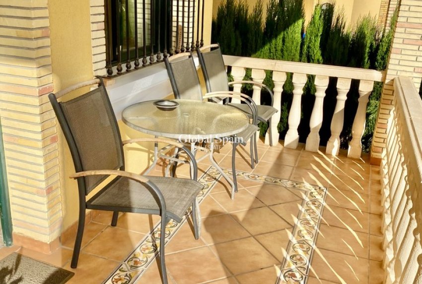 Wiederverkauf - HAUS -
VILLAMARTÍN