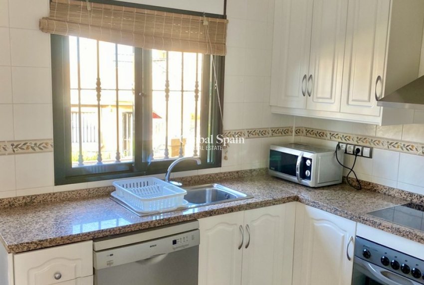 Wiederverkauf - HAUS -
VILLAMARTÍN