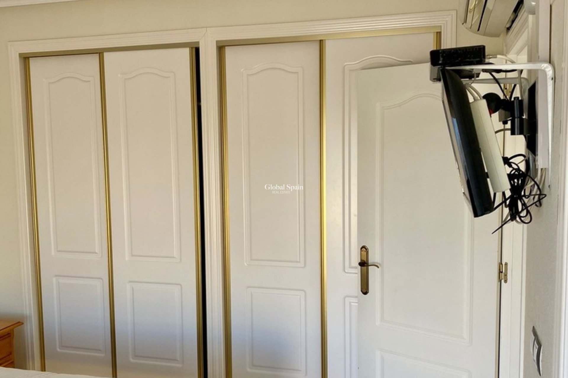 Wiederverkauf - HAUS -
VILLAMARTÍN