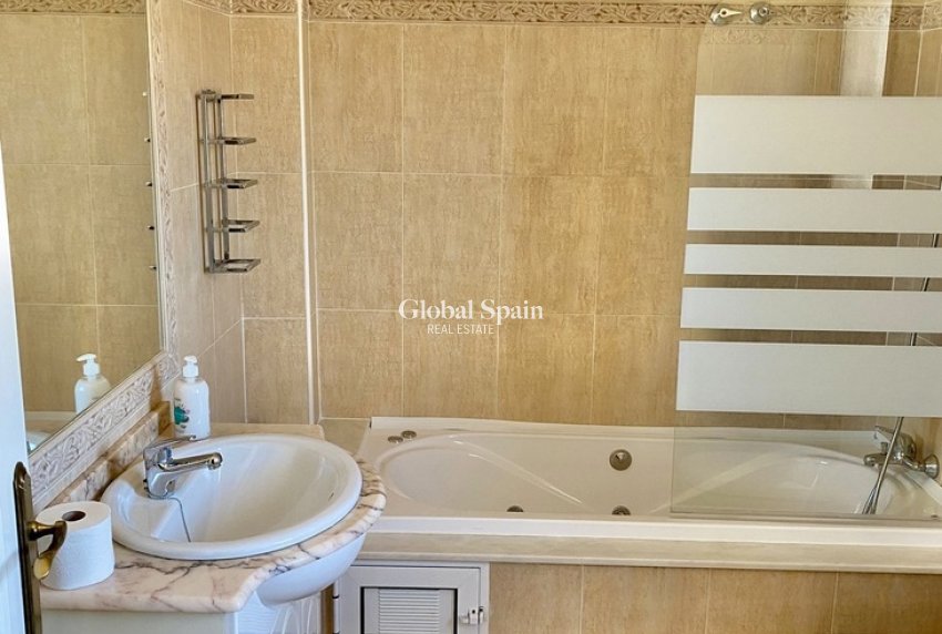 Wiederverkauf - HAUS -
VILLAMARTÍN