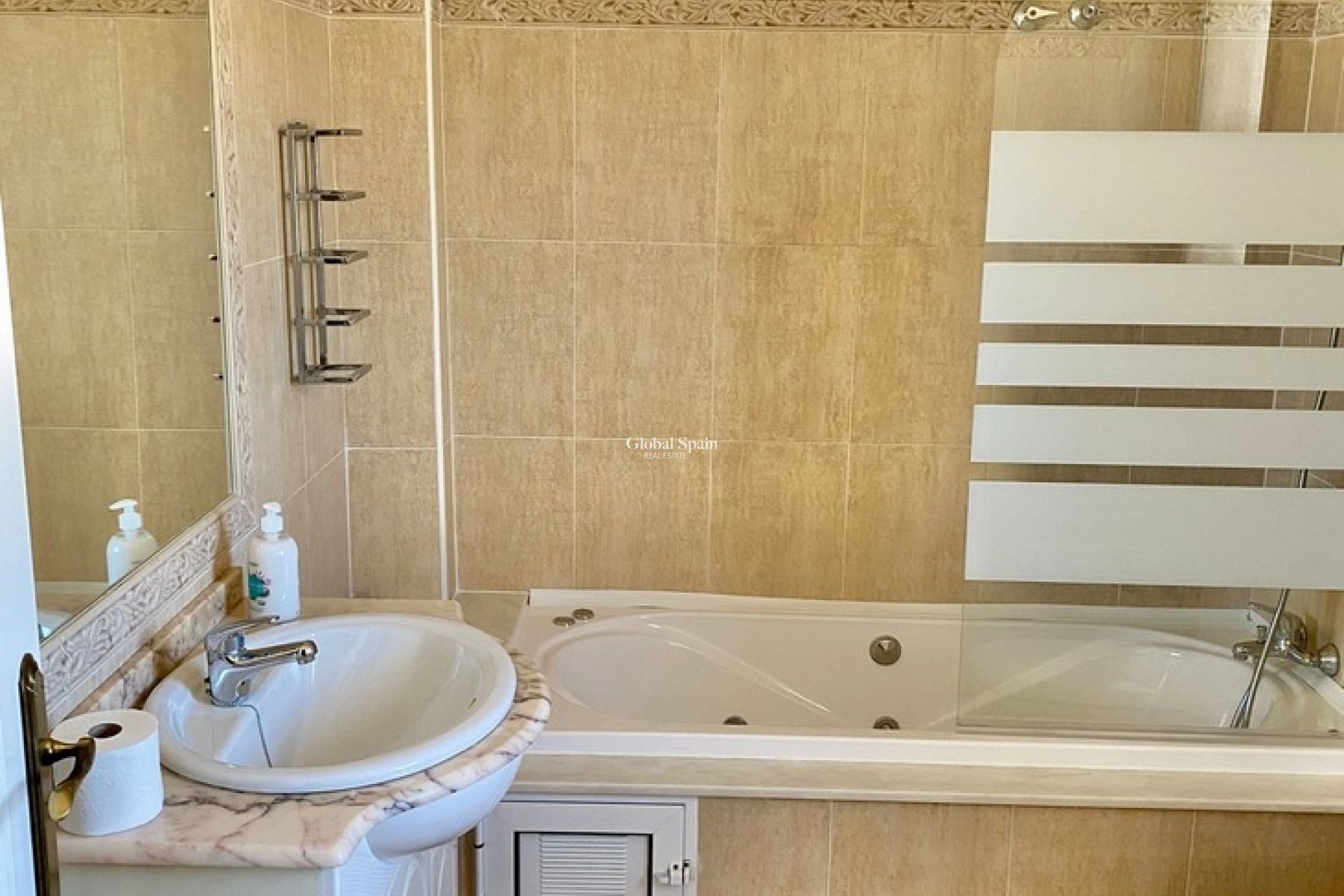 Wiederverkauf - HAUS -
VILLAMARTÍN