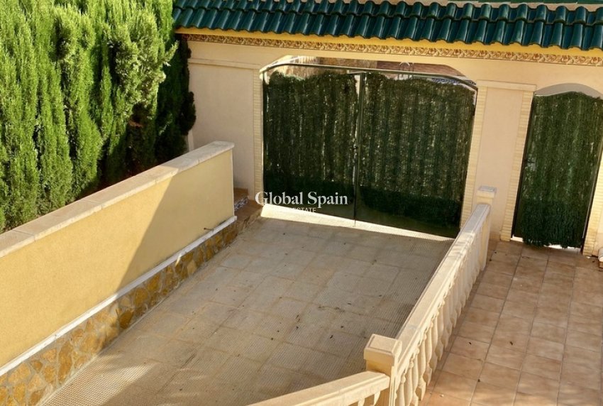 Wiederverkauf - HAUS -
VILLAMARTÍN