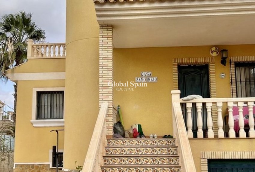 Wiederverkauf - HAUS -
VILLAMARTÍN