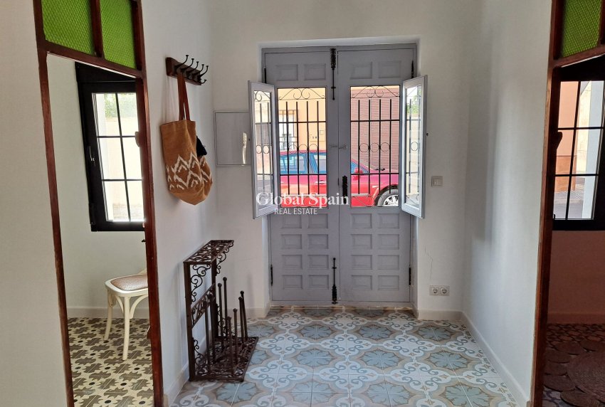 Wiederverkauf - Herenhuis -
Canada Del Trigo