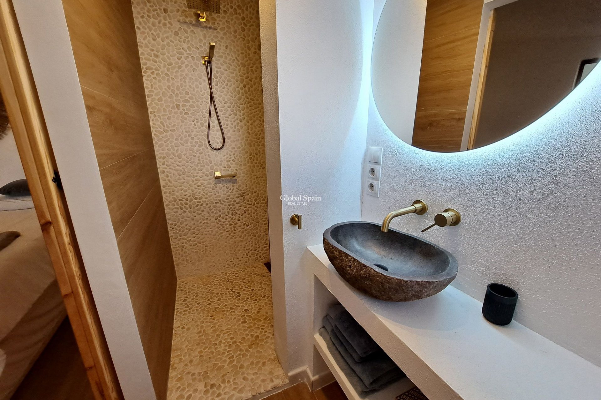 Wiederverkauf - Herenhuis -
Canada Del Trigo