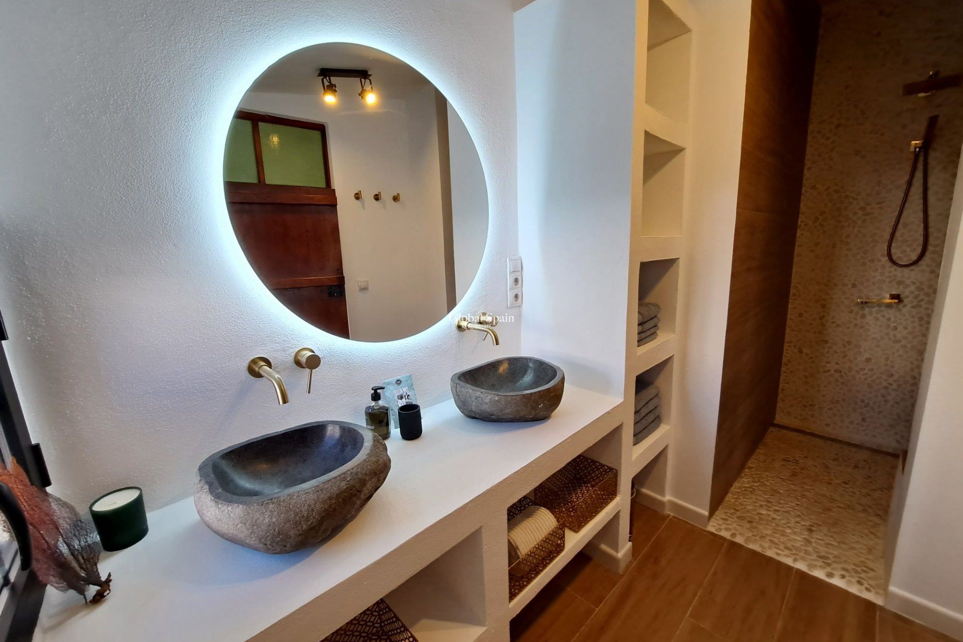 Wiederverkauf - Herenhuis -
Canada Del Trigo