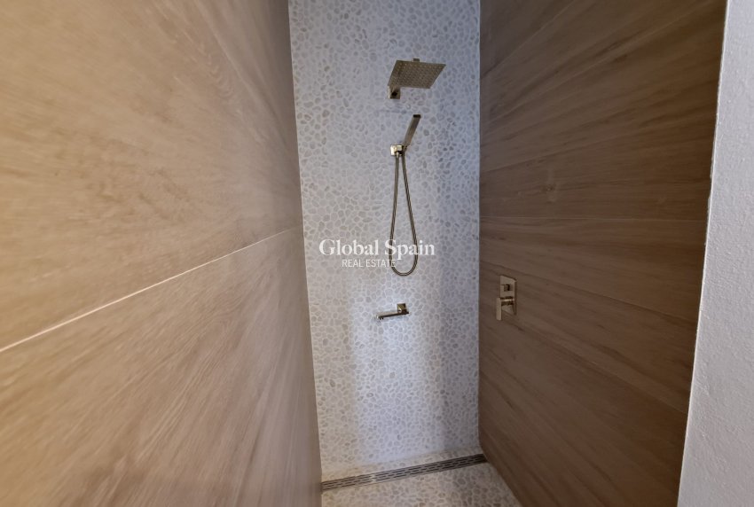 Wiederverkauf - Herenhuis -
Canada Del Trigo