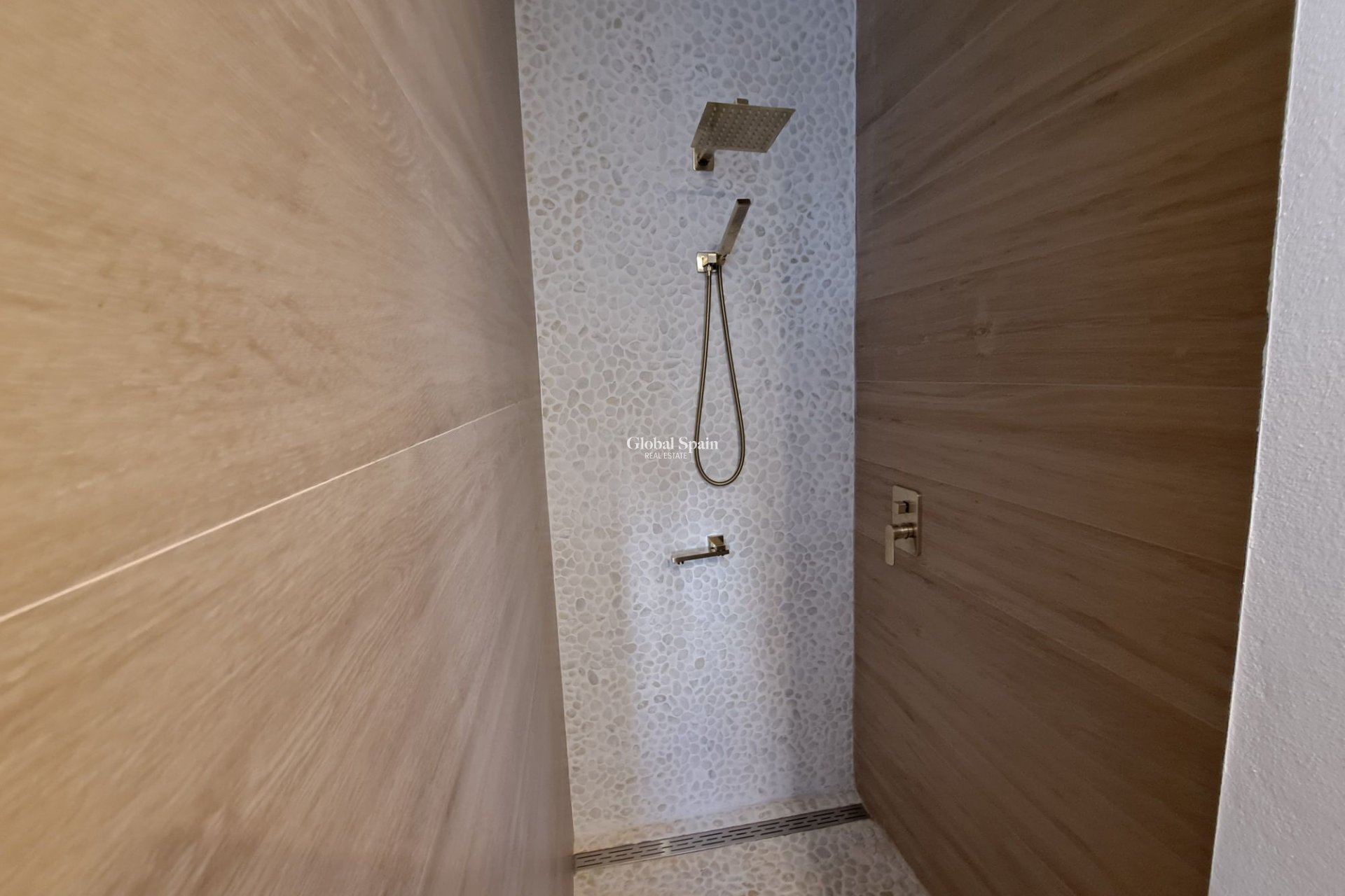 Wiederverkauf - Herenhuis -
Canada Del Trigo