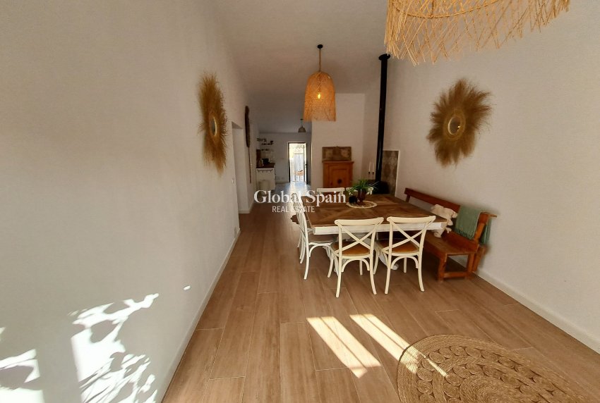 Wiederverkauf - Herenhuis -
Canada Del Trigo