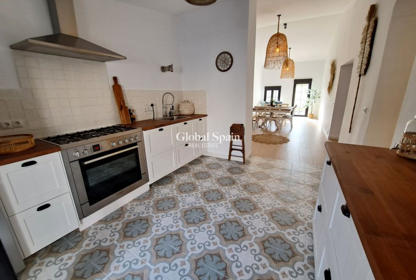 Wiederverkauf - Herenhuis -
Canada Del Trigo