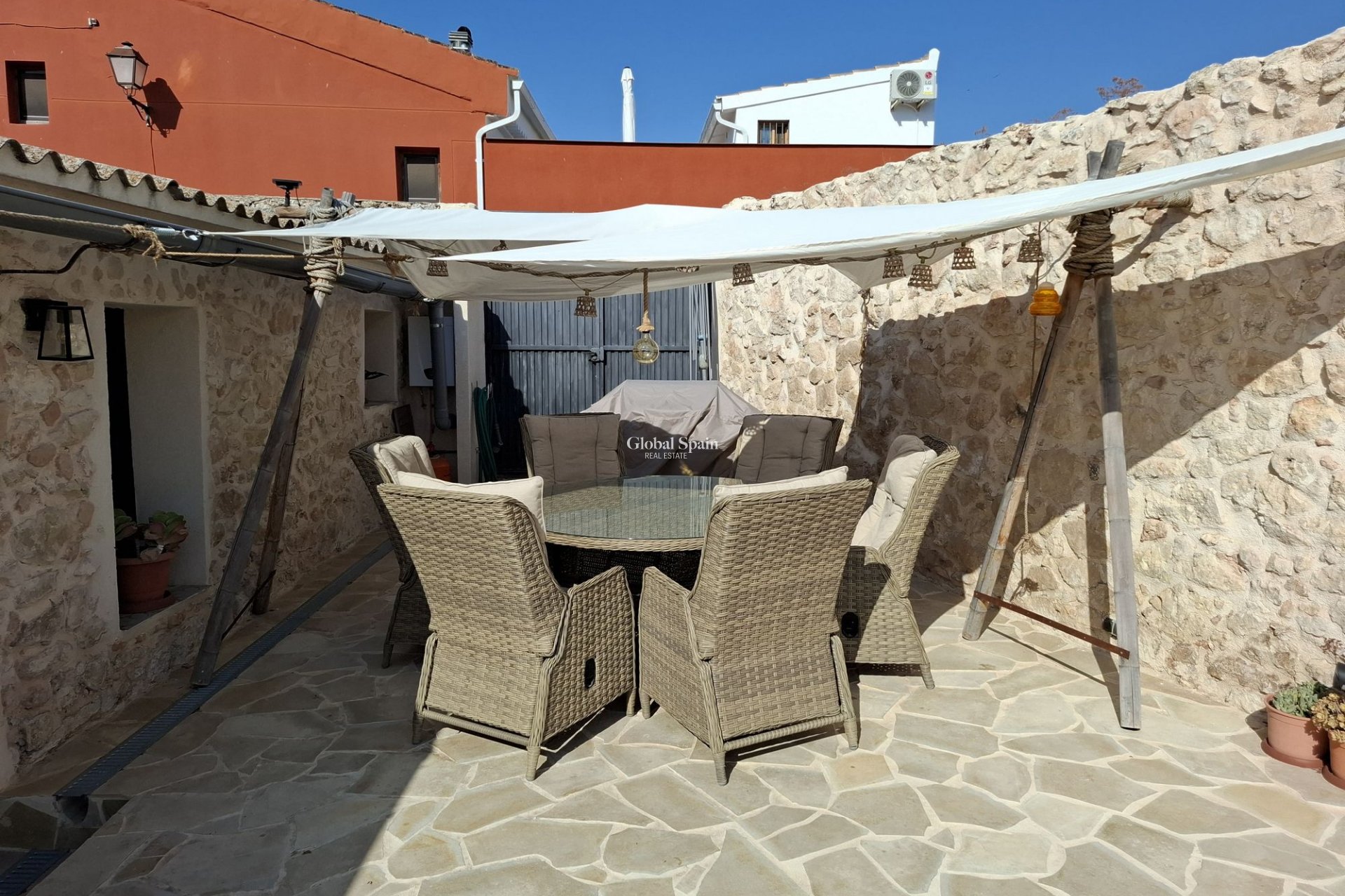 Wiederverkauf - Herenhuis -
Canada Del Trigo