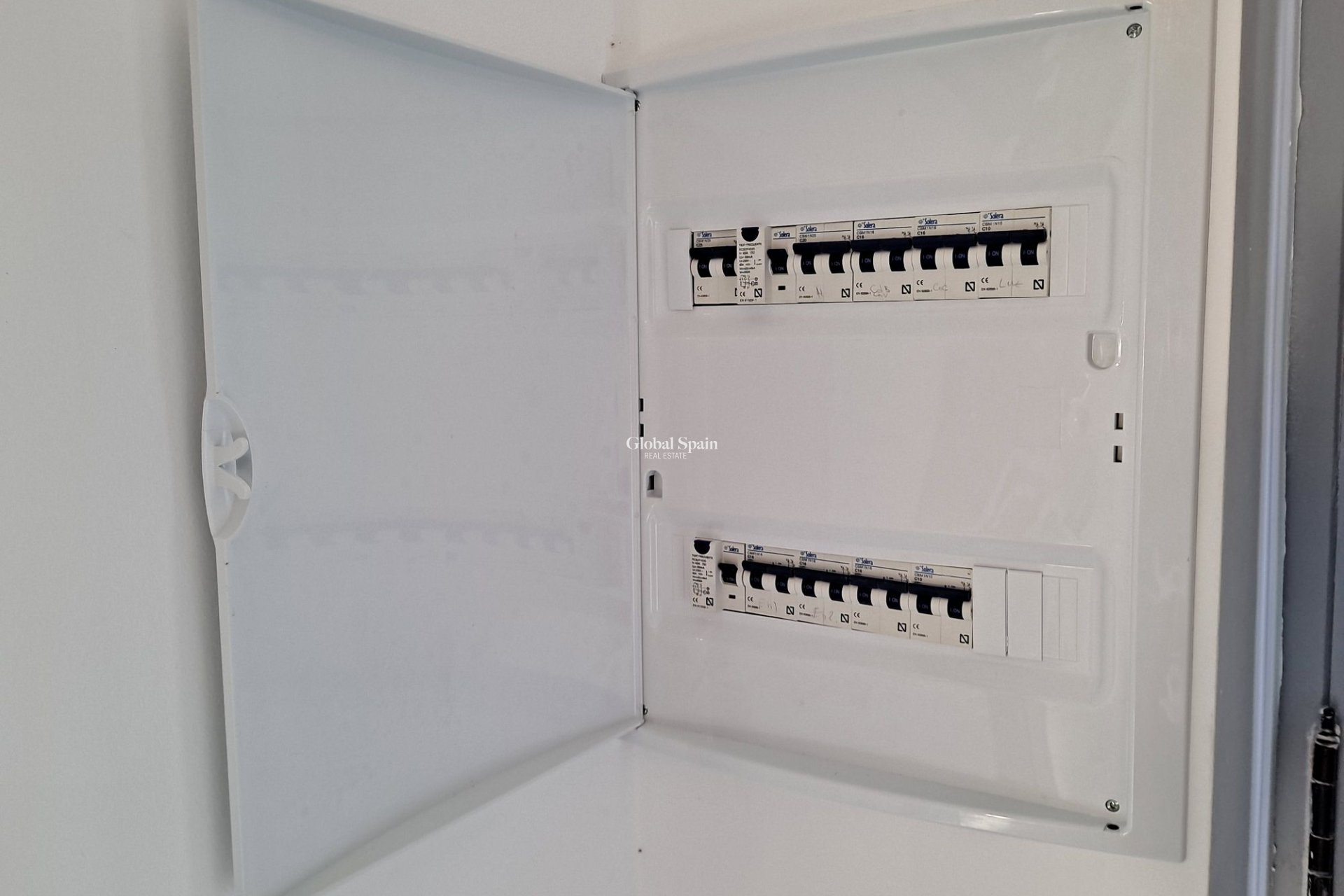 Wiederverkauf - Herenhuis -
Canada Del Trigo