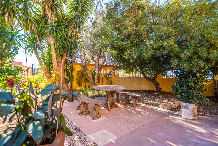 Wiederverkauf - Kommerziell -
Hondón de las Nieves