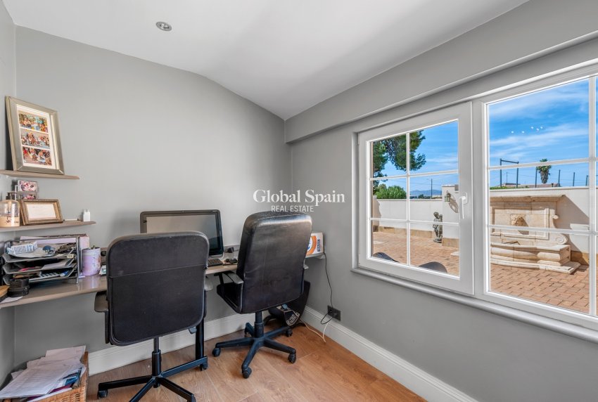 Wiederverkauf - Landimmobilie/Finca -
ALMORADÍ