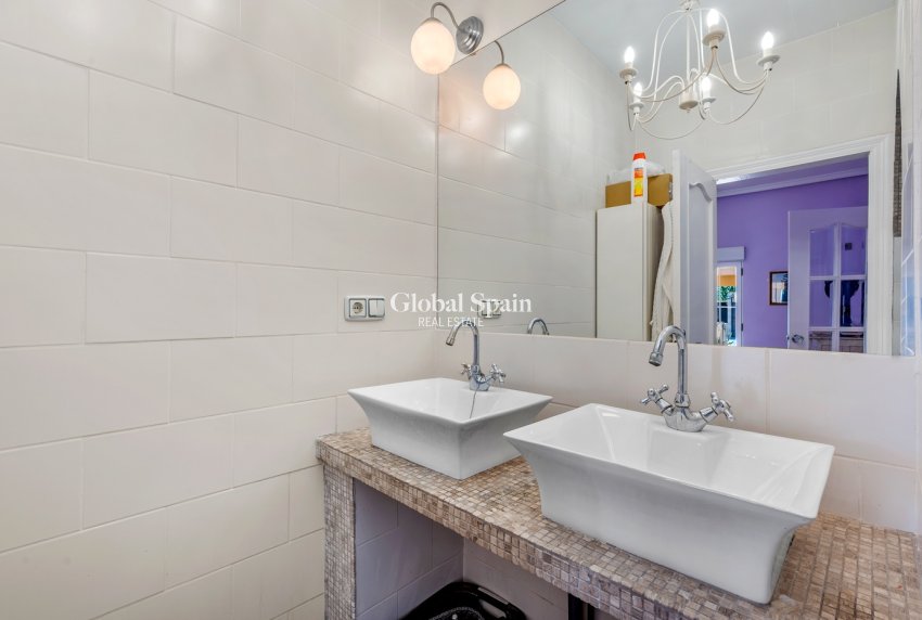 Wiederverkauf - Landimmobilie/Finca -
ALMORADÍ