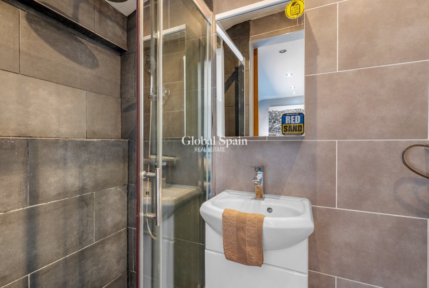 Wiederverkauf - Landimmobilie/Finca -
ALMORADÍ