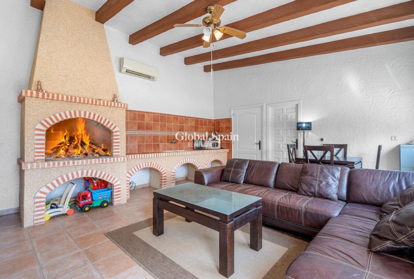 Wiederverkauf - Landimmobilie/Finca -
ALMORADÍ