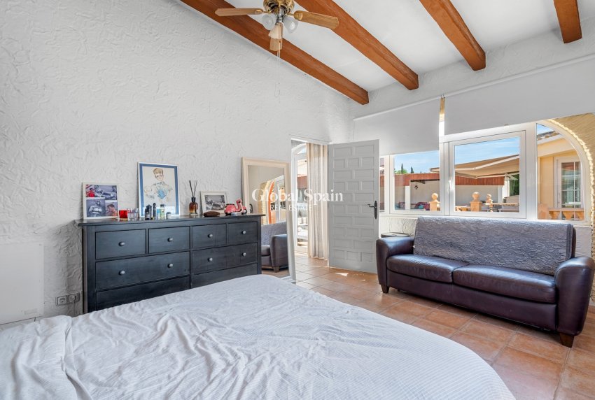 Wiederverkauf - Landimmobilie/Finca -
ALMORADÍ