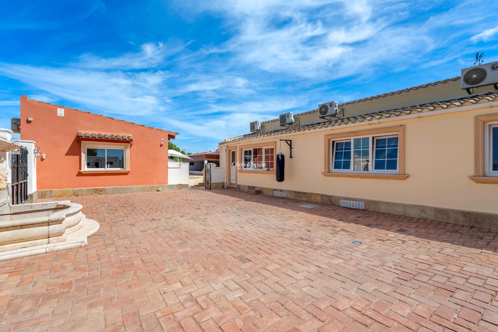 Wiederverkauf - Landimmobilie/Finca -
ALMORADÍ