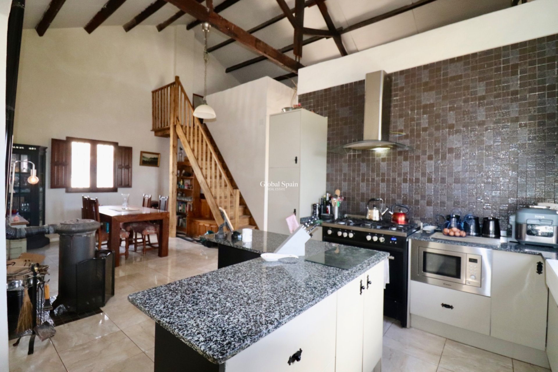 Wiederverkauf - Landimmobilie/Finca -
DOLORES