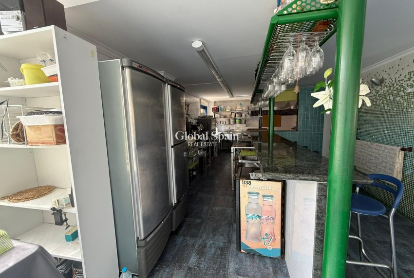 Wiederverkauf - Lokal -
PILES - Playa