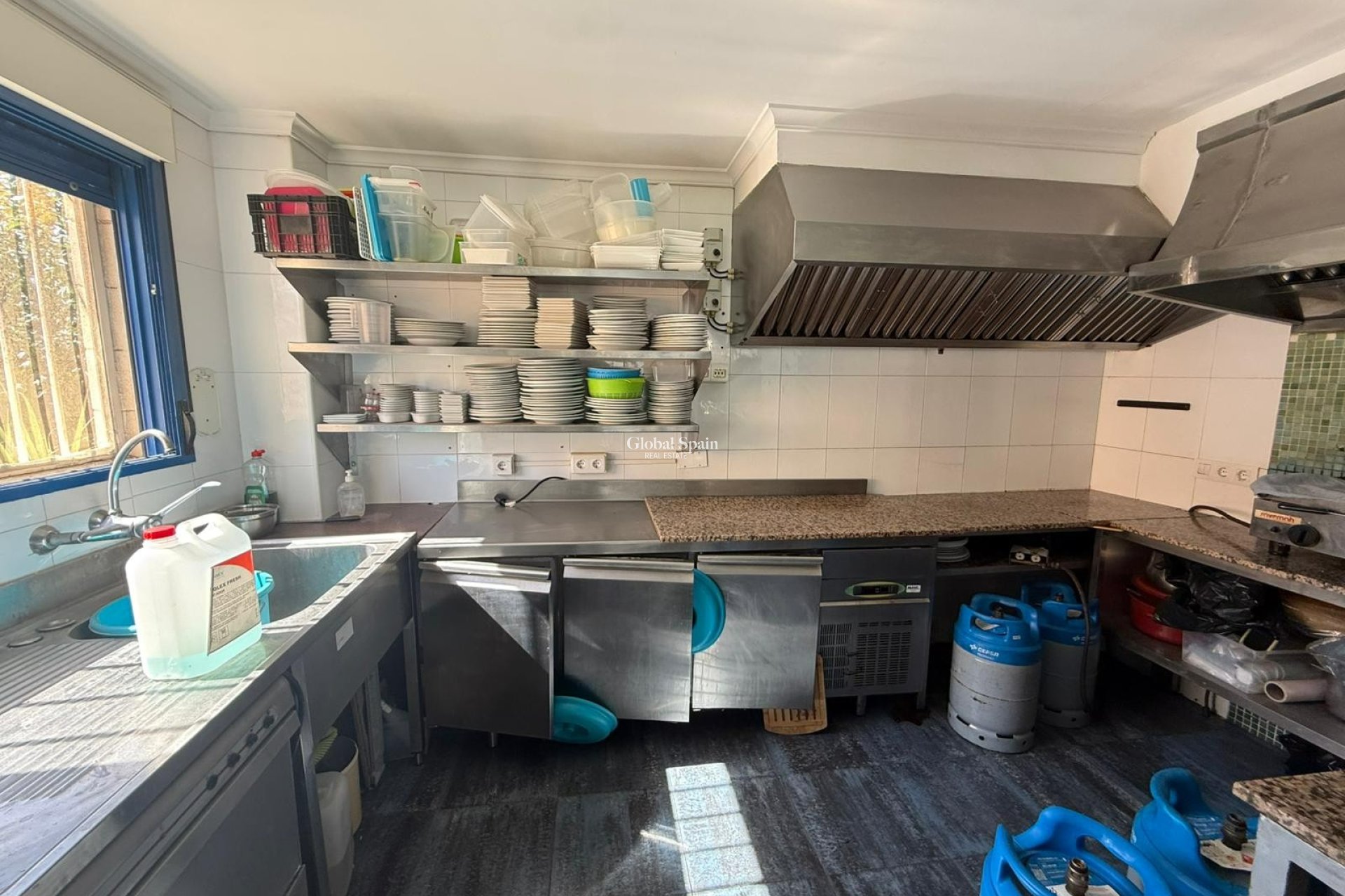 Wiederverkauf - Lokal -
PILES - Playa