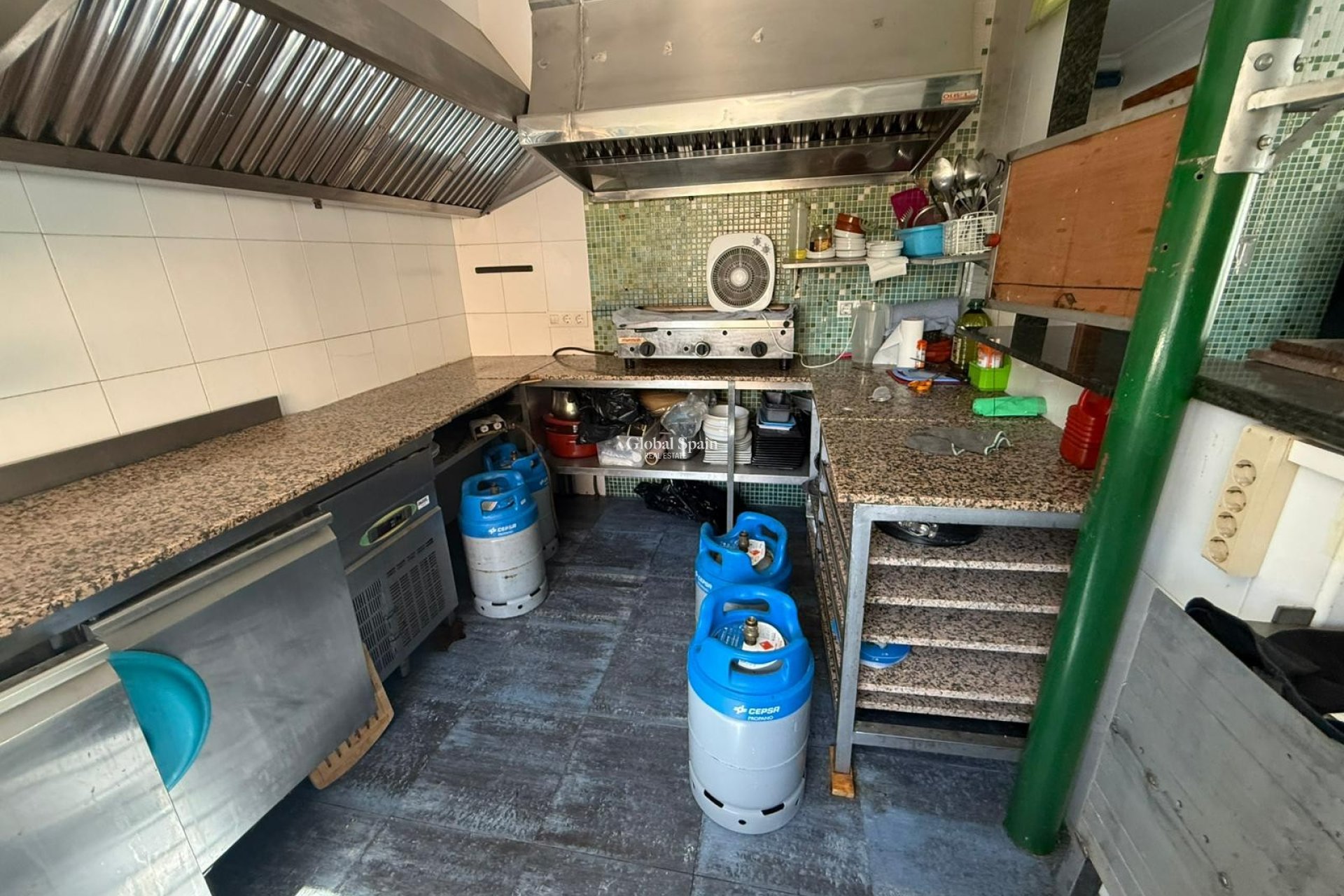 Wiederverkauf - Lokal -
Piles - Playa