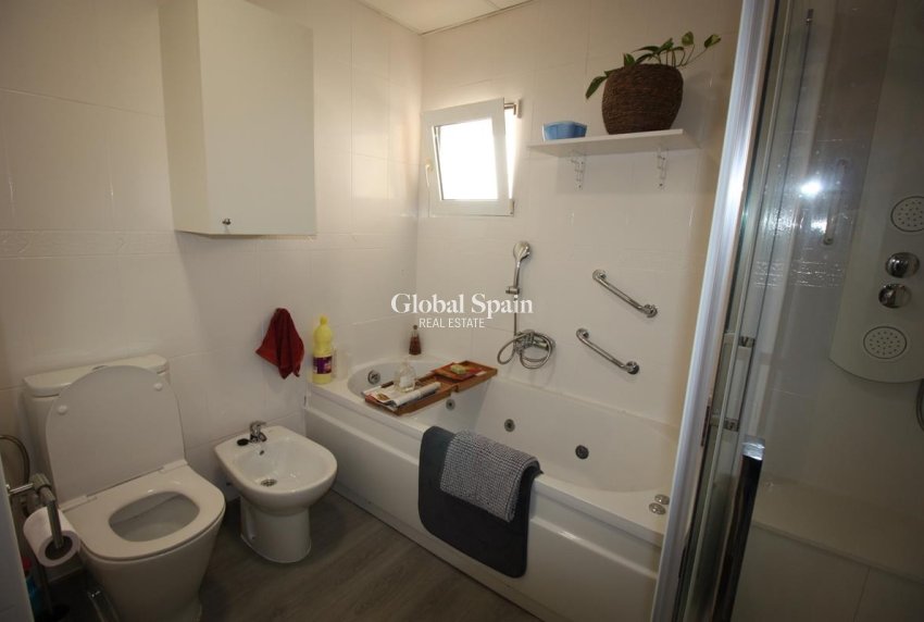 Wiederverkauf - PENTHOUSE -
GUARDAMAR DEL SEGURA - Costa Blanca