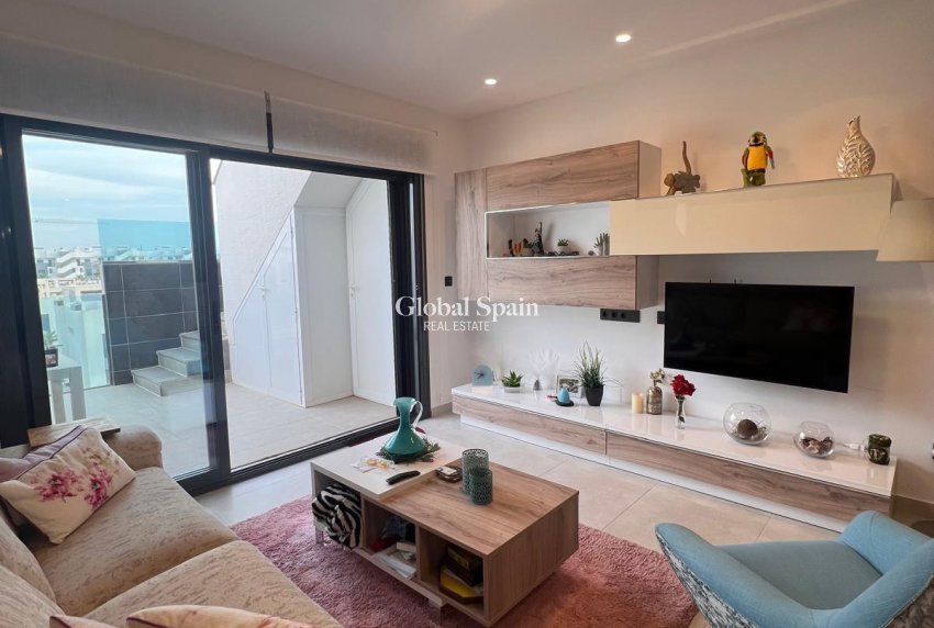 Wiederverkauf - PENTHOUSE -
GUARDAMAR DEL SEGURA - EL RASO