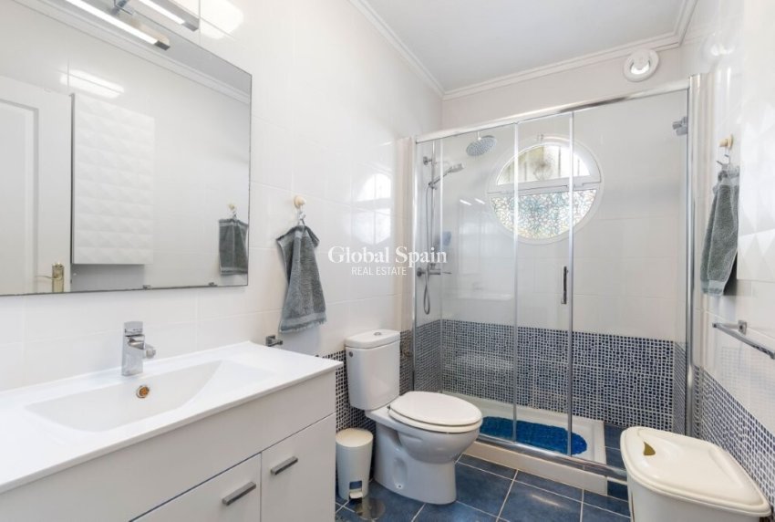 Wiederverkauf - Penthouse im Quad House -
ORIHUELA COSTA - Serena 5