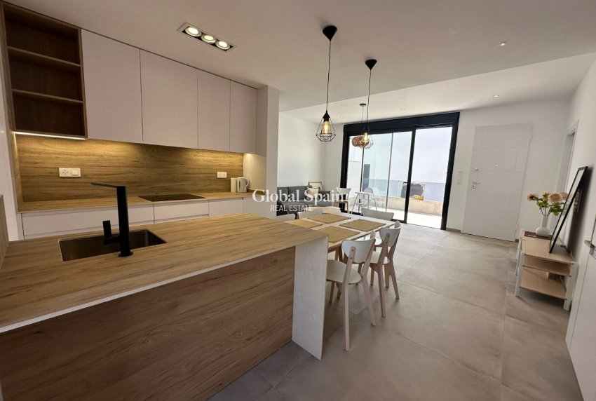 Wiederverkauf - PENTHOUSE -
LO PAGÁN