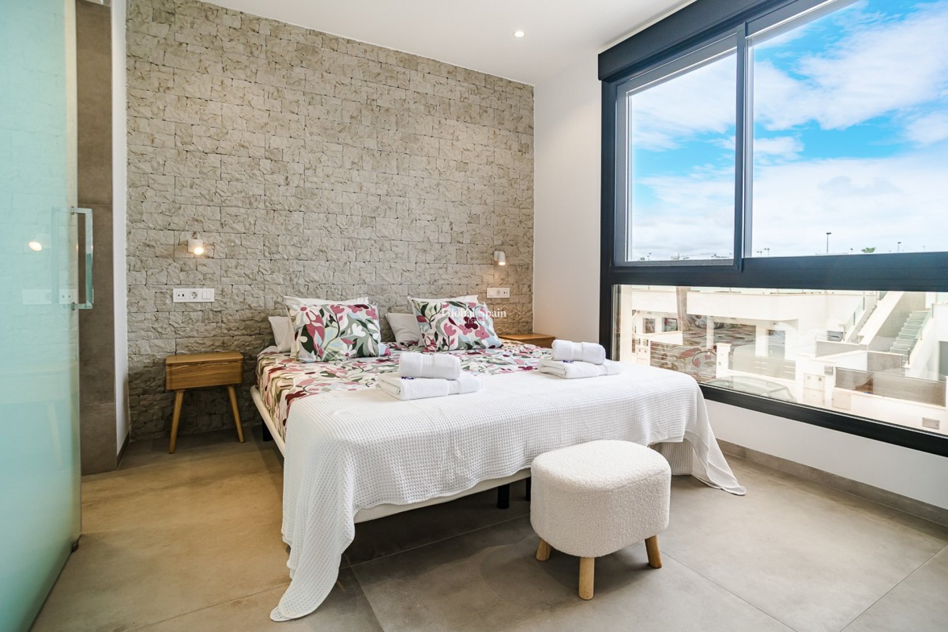 Wiederverkauf - PENTHOUSE -
LO PAGÁN