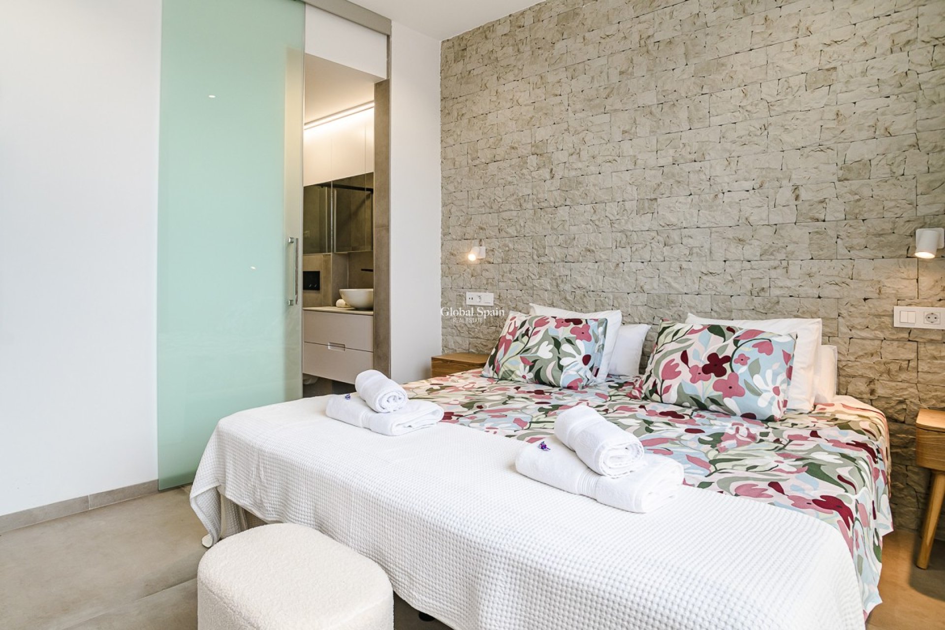 Wiederverkauf - PENTHOUSE -
LO PAGÁN