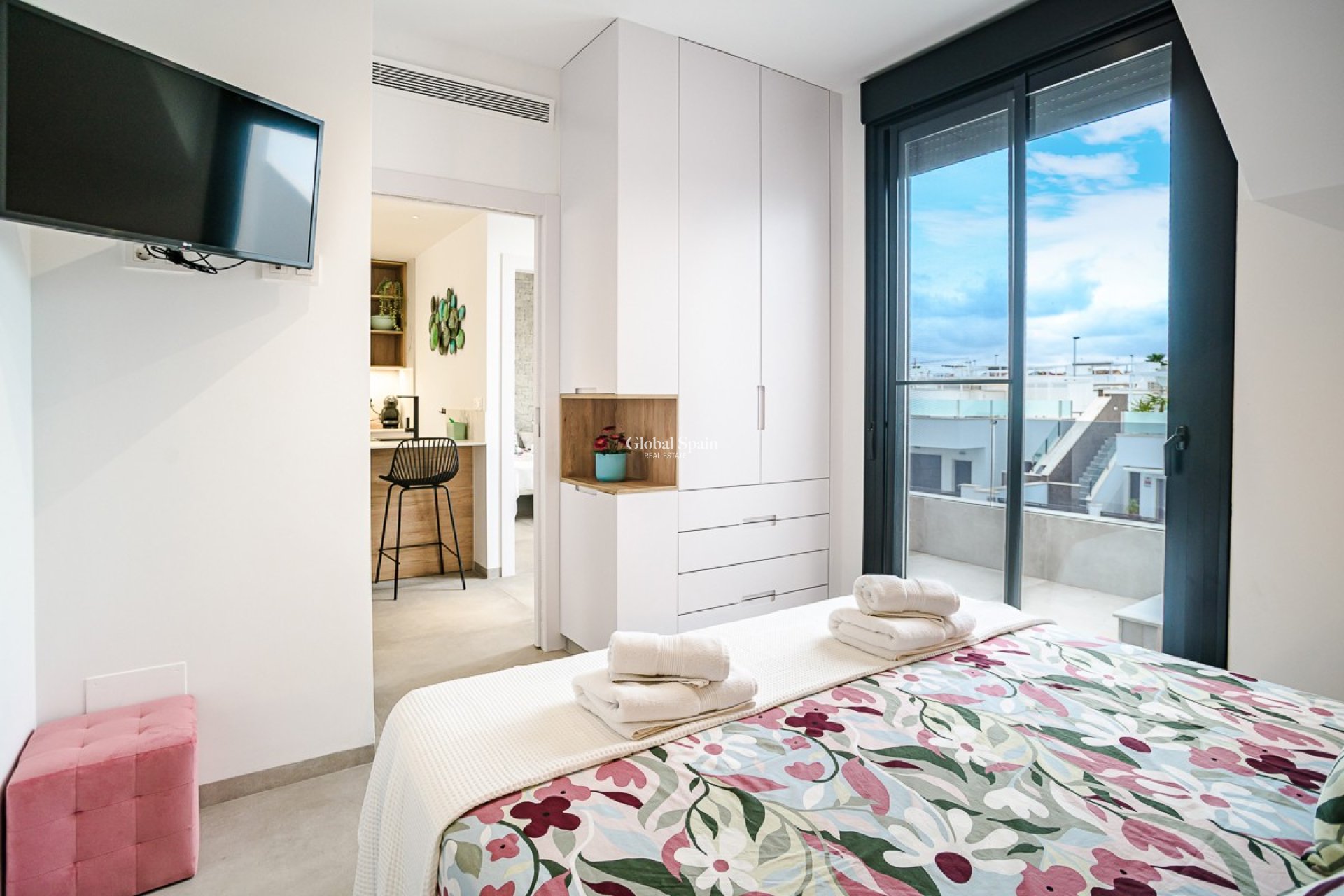 Wiederverkauf - PENTHOUSE -
LO PAGÁN