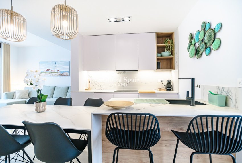 Wiederverkauf - PENTHOUSE -
LO PAGÁN