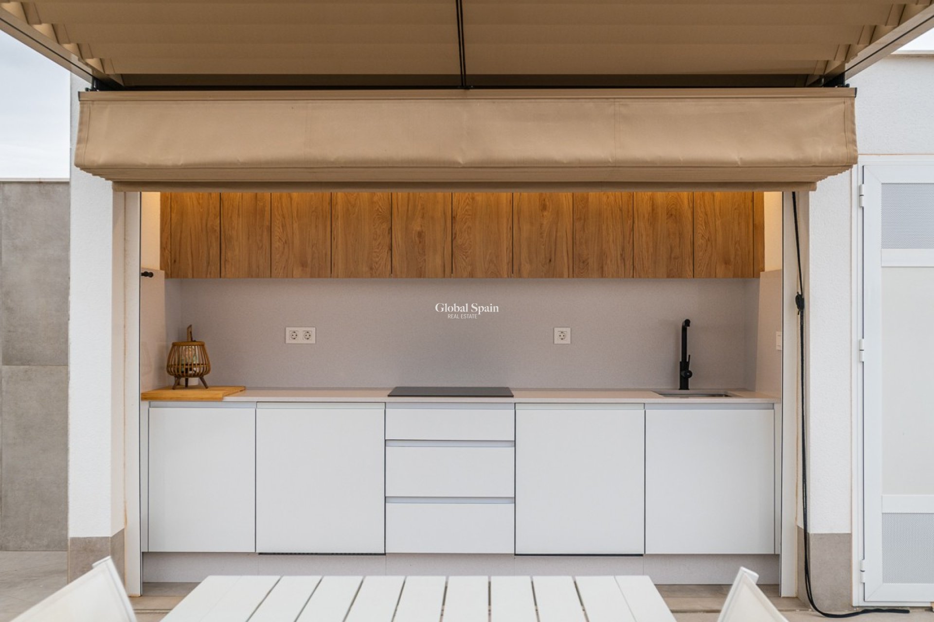 Wiederverkauf - PENTHOUSE -
LO PAGÁN