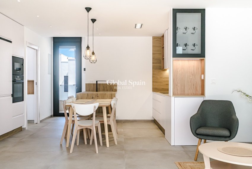 Wiederverkauf - PENTHOUSE -
LO PAGÁN