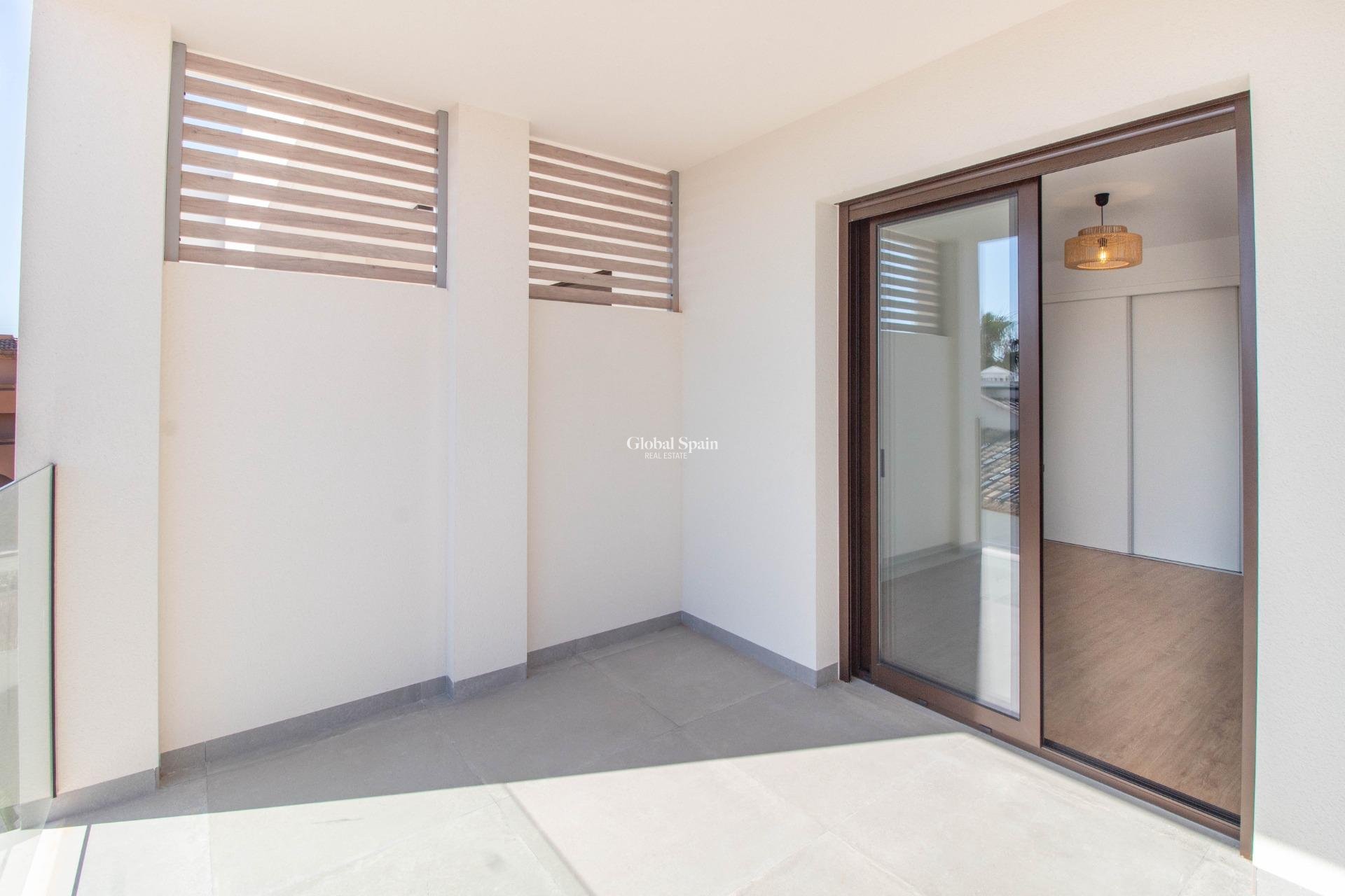 Wiederverkauf - PENTHOUSE -
ORIHUELA COSTA - VILLAMARTÍN