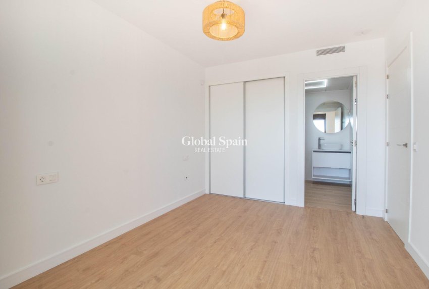 Wiederverkauf - PENTHOUSE -
ORIHUELA COSTA - VILLAMARTÍN